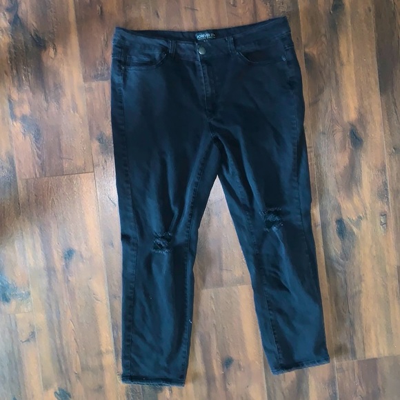 ❤️DISTRESSED PLUS SIZE JEANS❤️ - Picture 1 of 7